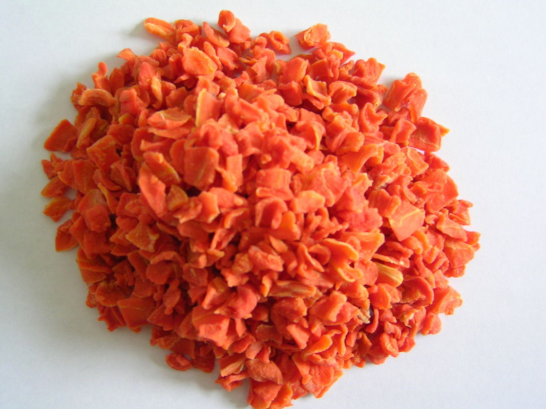 Το φωτεινό κόκκινο ξηρό καρότο πελεκά χαρακτηριστικό εύγευστο μερών ρίζας με την υψηλή ζάχαρη