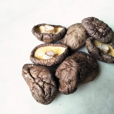 Καφέ χρώμα ξηρά μανιτάρια Shiitake για μαγειρική 1 έτος διάρκεια ζωής